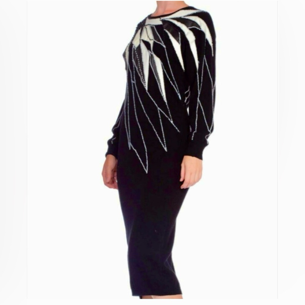 VINTAGE BLACK AND WHITE SWEATER
DRESS size Medium